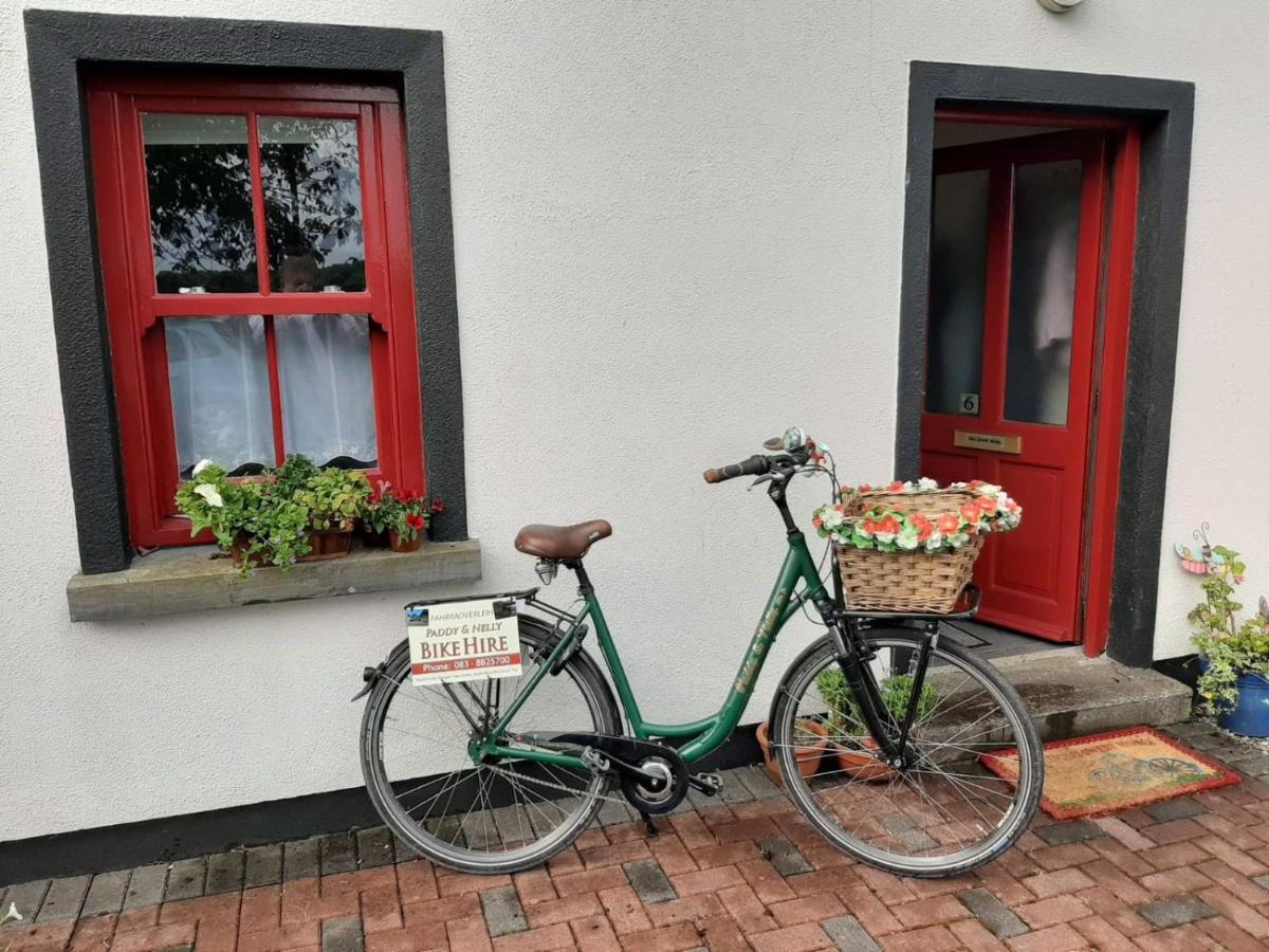 Готель Nellys Bed And Bikes Вестпорт Екстер'єр фото